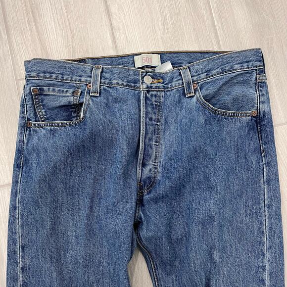Vintage Y2K Levi's 501 Men's 36/30 Button Fly Medium Wash Denim Jeans - Picture 2 of 7